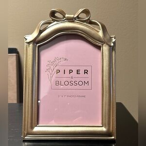 5X7 Elegant Gold Picture Frame With Bow NWT IN BOX